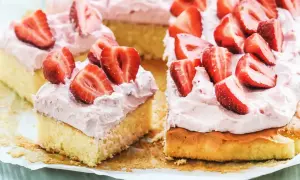 Pyszny przepis na ciasto z truskawkami i mascarpone, które zachwyci