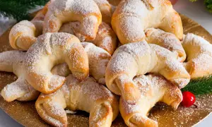 Jak odświeżyć czerstwe rogaliki drożdżowe? Będą znów miękkie!