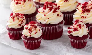 Red Velvet bez maślanki? Tak! Przepis i zamienniki, które uratują deser