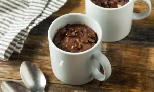 Brownie z kubka w mikrofali: Bezpieczne? Rozwiewam mity!