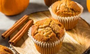 Sekret idealnych babeczek dyniowych: Puree z pieczonej dyni!