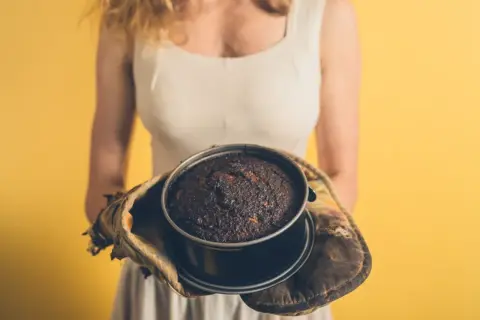 Tarka uratuje przypalone ciastka! Proste triki i zapobieganie