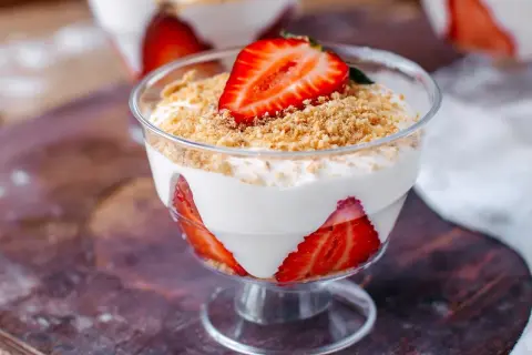 Mascarpone z jogurtem greckim: Lżejszy deser? Kalorie pod lupą!