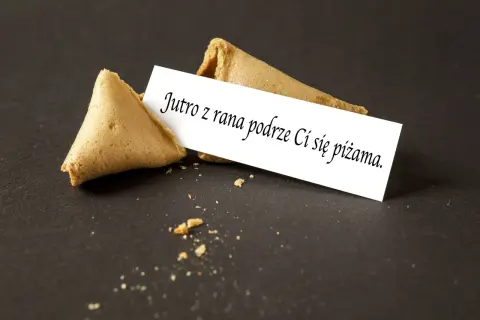 Jakie wróżby do ciastek? 10 wesołych pomysłów dla dzieci na imprezę
