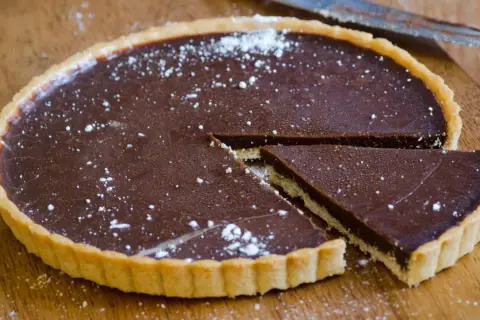 Tarta z formy z ruchomym dnem: Wyjmij ją bez stresu!