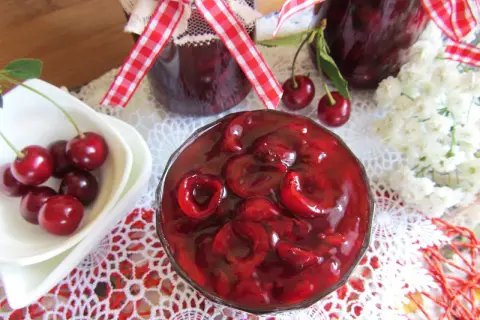 Jak zagęścić frużelinę wiśniową mąką ziemniaczaną? Bez grudek!