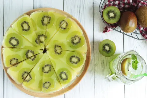 Galaretka z kiwi nie tężeje? Enzymy! 3 metody na idealny deser.
