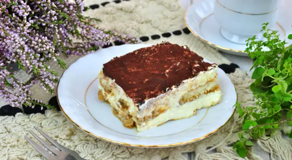 Tiramisu bez jajek: Bezpieczny deser dla ciężarnych i dzieci?