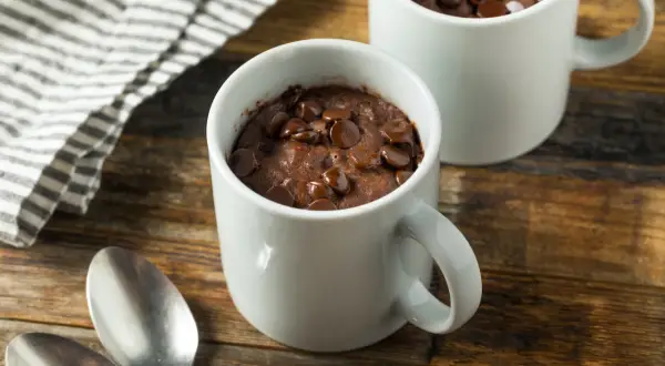 Brownie z kubka w mikrofali: Bezpieczne? Rozwiewam mity!