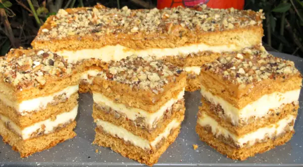 Miodownik vs. Snickers: Tradycja czy dekadencja? Wybierz idealne!