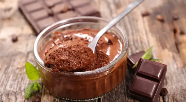 Mrożenie musu czekoladowego: Tak! Ale jak zachować smak i konsystencję?