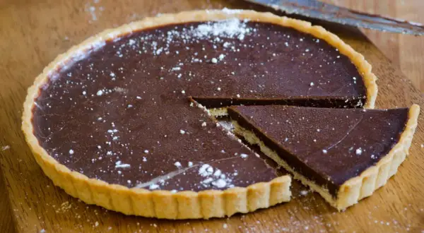 Tarta z formy z ruchomym dnem: Wyjmij ją bez stresu!