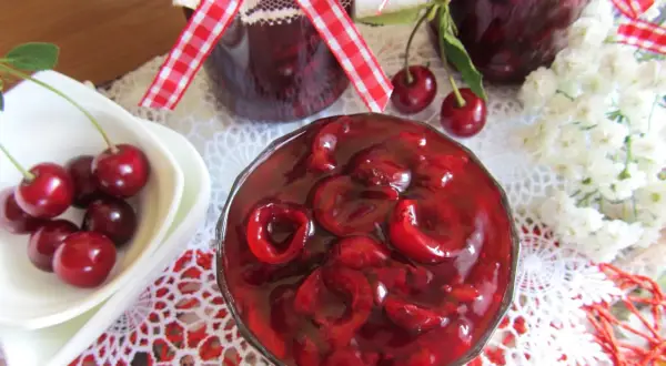 Jak zagęścić frużelinę wiśniową mąką ziemniaczaną? Bez grudek!