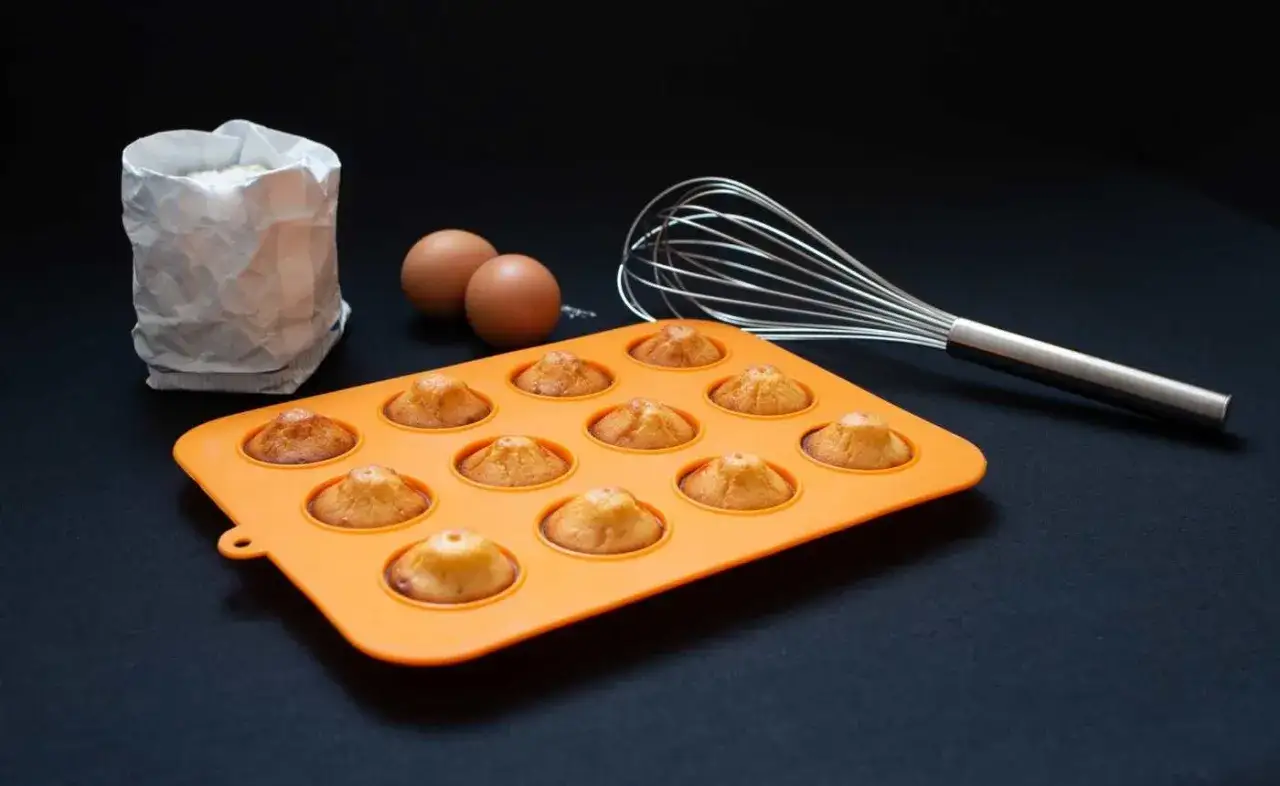 pieczenie muffinek bez papilotek w formie