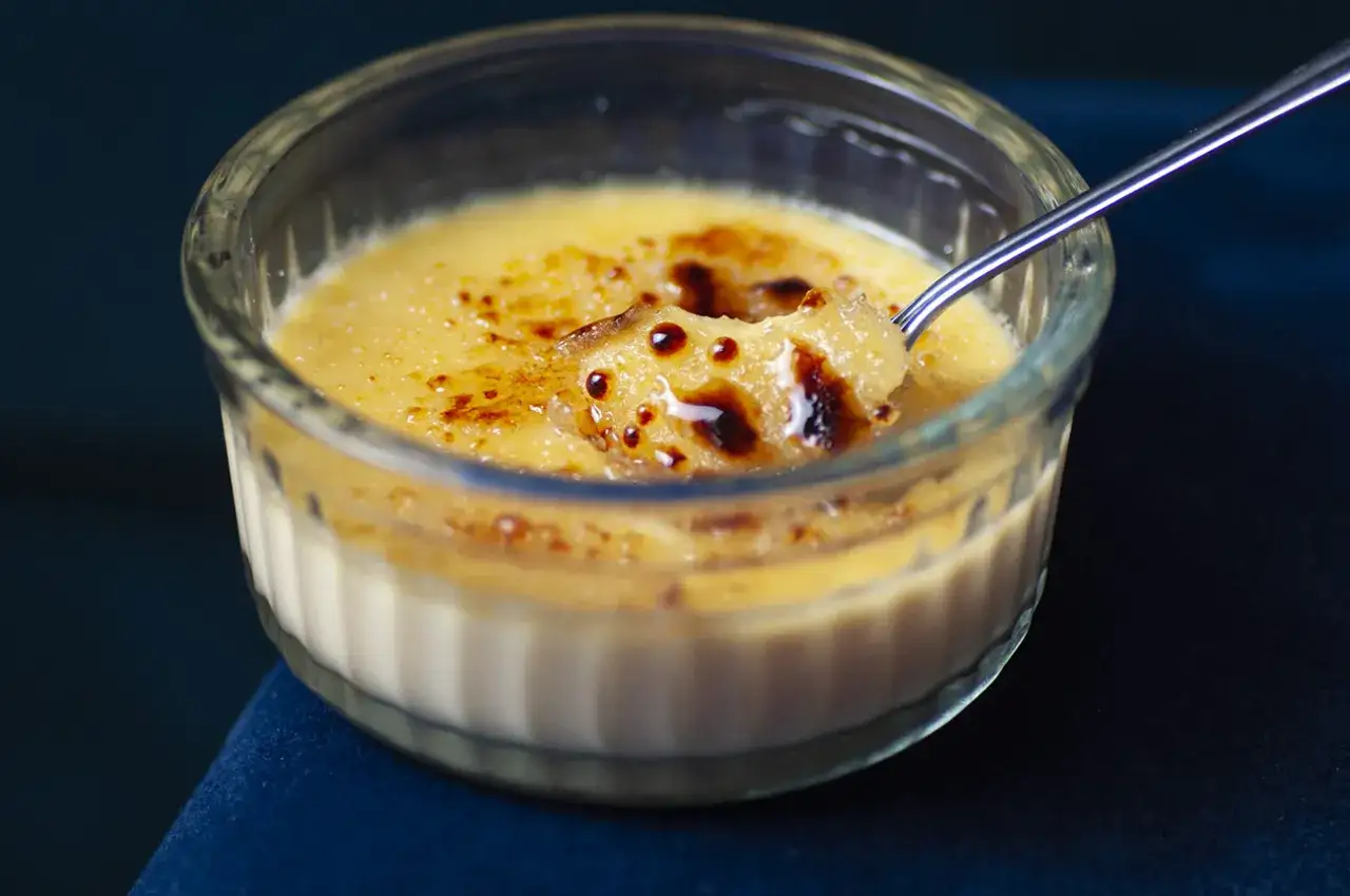 Crème brûlée z chrupiącą skorupką bez palnika