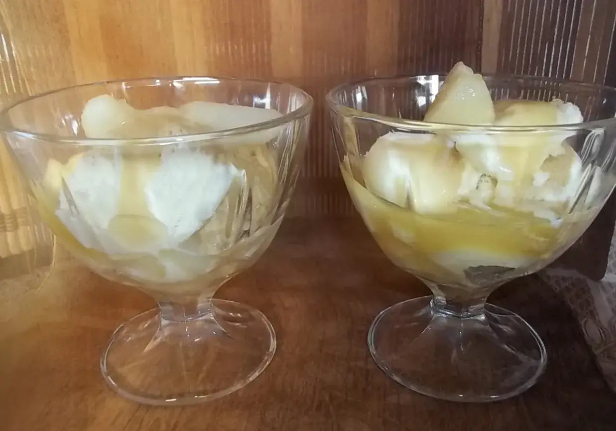 Lody waniliowe z gruszkami