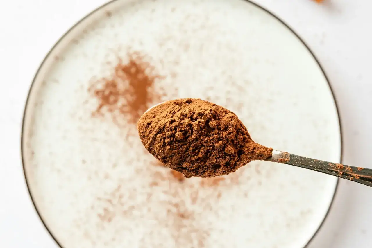 Porównanie kakao naturalnego i holenderskiego