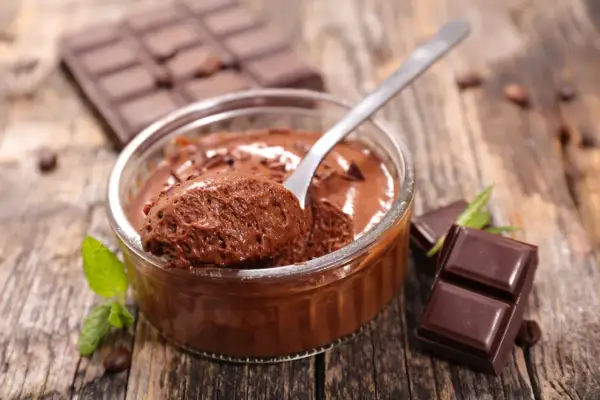 Mrożenie musu czekoladowego: Tak! Ale jak zachować smak i konsystencję?