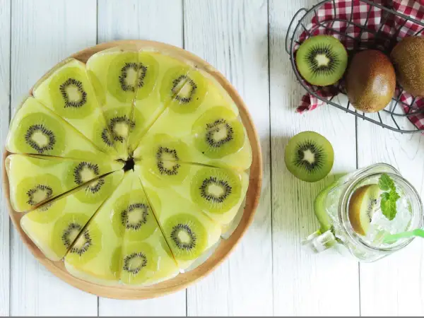 Galaretka z kiwi nie tężeje? Enzymy! 3 metody na idealny deser.